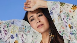 Karisma Kapoor Ends Her Meal On A Sweet Note With <i>Meetha Paan</i> - See Pic