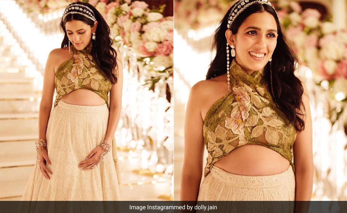Shloka Ambani's <i>Lehenga</i> Went The Modern Route With A Vintage Shawl Draped As A Blouse