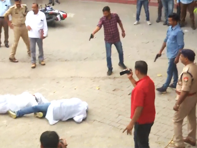UP Police Recreates Atiq Ahmed, Ashraf Murder Scene UP Police Recreates Atiq Ahmed, Ashraf Murder Scene