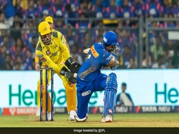 VIDEO:  धोनी ने दिखायी चीते जैसी फुर्ती, तो अंपायर की भी खुल गयीं आंखें, और फैंस चिल्लाने लगे... VIDEO:  धोनी ने दिखायी चीते जैसी फुर्ती, तो अंपायर की भी खुल गयीं आंखें, और फैंस चिल्लाने लगे...