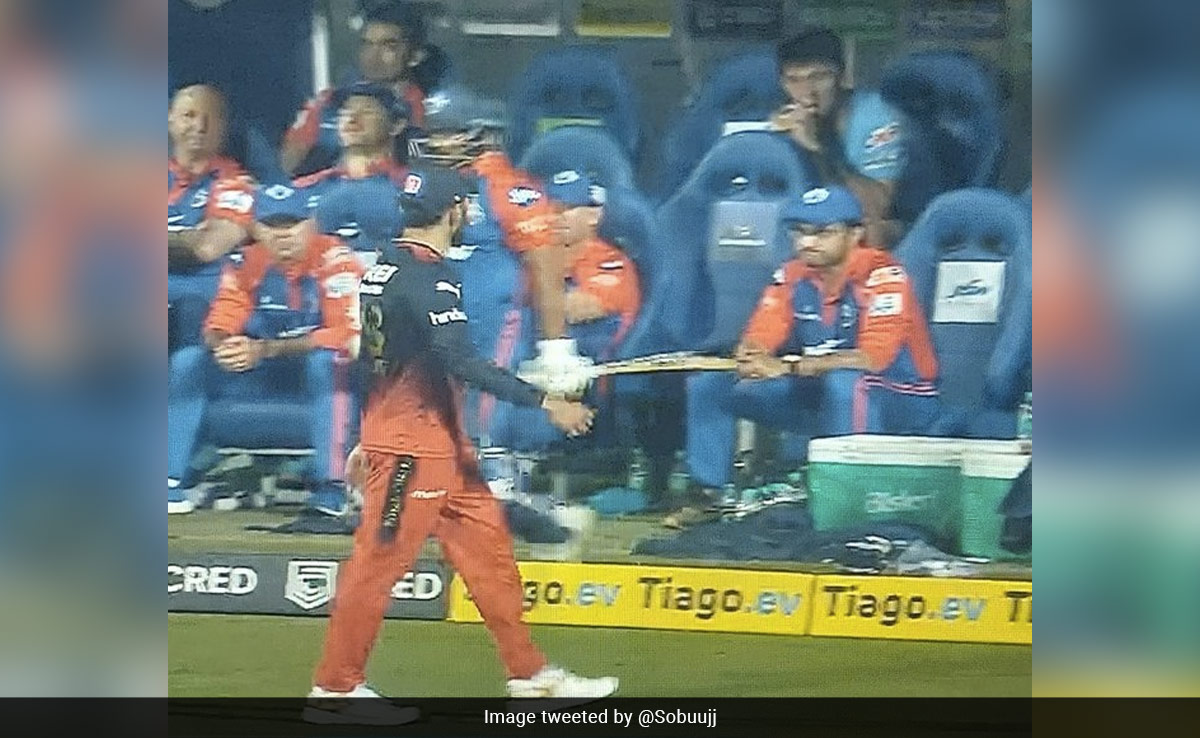 VIDEO देखें:  विराट ने कुछ इस अंदाज से देखा गांगुली को, तो सोशल मीडिया अपने ही अंदाज में चहक उठा