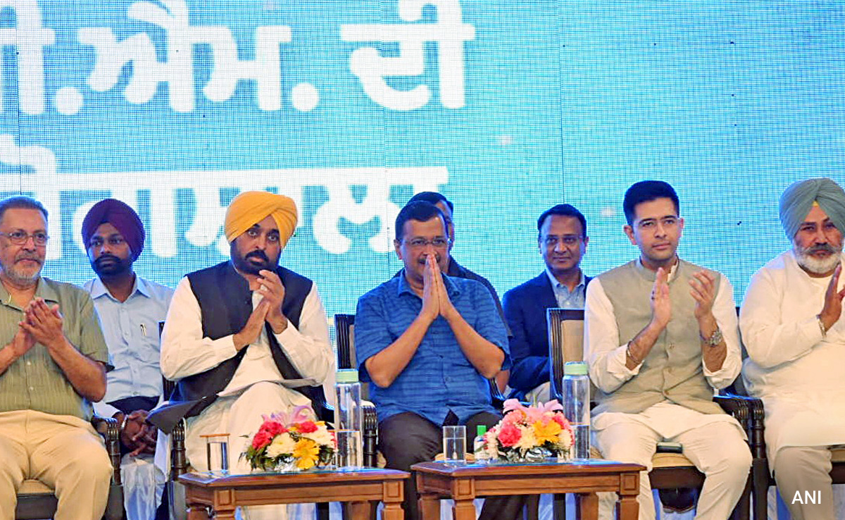 AAP को मिला राष्ट्रीय पार्टी का दर्जा, ममता बनर्जी और शरद पवार को लगा झटका