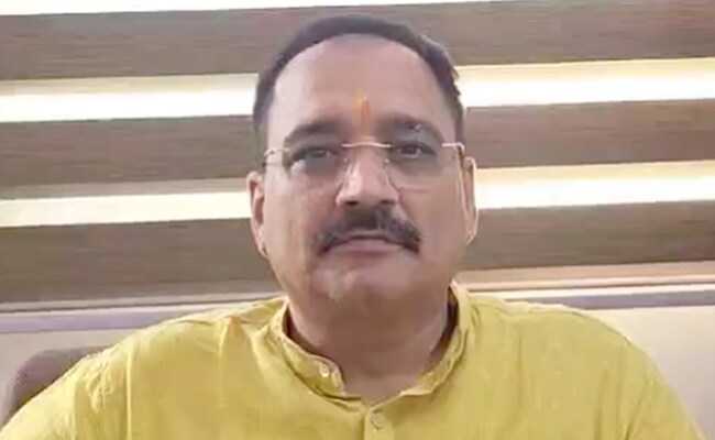 दिल्ली BJP अध्यक्ष ने अयोध्या स्पेशल ट्रेन को दिखाई हरी झंडी, रामलला के दर्शन को लेकर लोगों में दिखा उत्साह