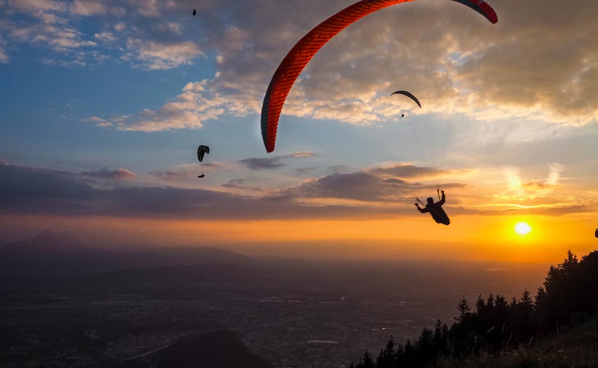 UK Man Arrested In Turkey After Paraglider Dies In Mid-Air Collision