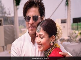 Viral: नयनतारा के साथ रोमांटिक सॉन्ग शूट कर रहे शाहरुख खान, फराह खान कर रहीं कोरियोग्राफ, 'जवान' के सेट से फोटो आईं सामने Viral: नयनतारा के साथ रोमांटिक सॉन्ग शूट कर रहे शाहरुख खान, फराह खान कर रहीं कोरियोग्राफ, 'जवान' के सेट से फोटो आईं सामने