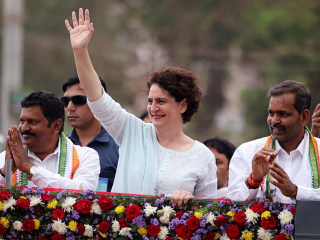 जिस ज़िले में कल अमित शाह ने किया रोड शो उसी ज़िले में प्रियंका गांधी ने भी किया प्रचार