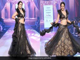 Hina Khan On The Ramp In A Black And Gold <i>Lehenga</i> Is A Muse We All Want To Be Hina Khan On The Ramp In A Black And Gold <i>Lehenga</i> Is A Muse We All Want To Be