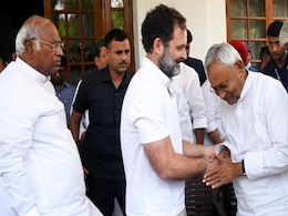 नीतीश के अगले कदम पर INDIA और NDA की नजर, कांग्रेस ने कहा- 'BJP कर रही तोड़फोड़ की राजनीति' नीतीश के अगले कदम पर INDIA और NDA की नजर, कांग्रेस ने कहा- 'BJP कर रही तोड़फोड़ की राजनीति'