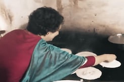 Video: Priyanka Gandhi's Attempt At Cooking Dosa During Karnataka Campaign Video: Priyanka Gandhi's Attempt At Cooking Dosa During Karnataka Campaign