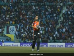 उमरान मलिक ने 'दोस्त' अब्दुल समद के लिए दे दी अपनी विकेट की कुर्बानी, फैन्स बोले, यारी हो तो ऐसी..' उमरान मलिक ने 'दोस्त' अब्दुल समद के लिए दे दी अपनी विकेट की कुर्बानी, फैन्स बोले, यारी हो तो ऐसी..'