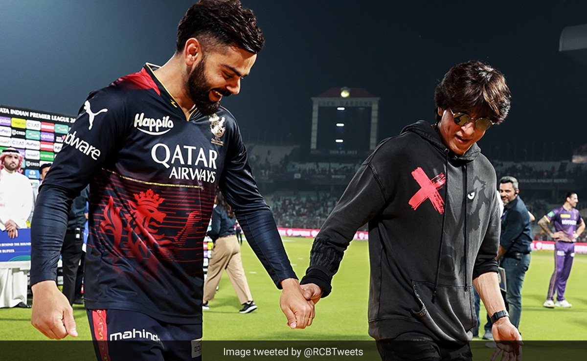 Shah Rukh Khan And Virat Kohli Hug Each Other, Groove To "<i>Jhoome Jo Pathaan</i>"