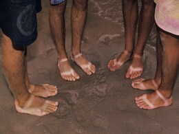 Feet tanning treatment : आलू, नींबू और संतरे को लगाना होगा बस इस तरह, पैरों की सारी टैनिंग एक ही दिन में हो जाएगी साफ Feet tanning treatment : आलू, नींबू और संतरे को लगाना होगा बस इस तरह, पैरों की सारी टैनिंग एक ही दिन में हो जाएगी साफ