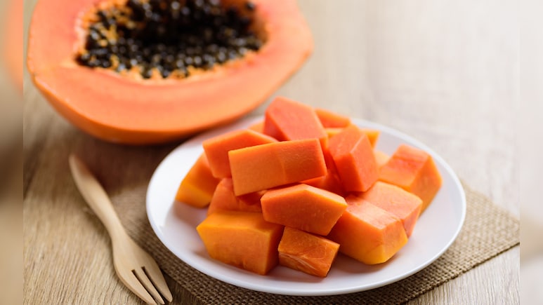 स्किन के लिए वरदान है पपीता, जानिए Papaya खाने और लगाने से मिलते हैं ये चमत्कारी फायदे