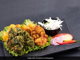 इफ्तारी पर रखी है खास दावत तो बनाएं इस हरी सब्जी के Crispy पकौड़े, रेसिपी है बेहद आसान इफ्तारी पर रखी है खास दावत तो बनाएं इस हरी सब्जी के Crispy पकौड़े, रेसिपी है बेहद आसान