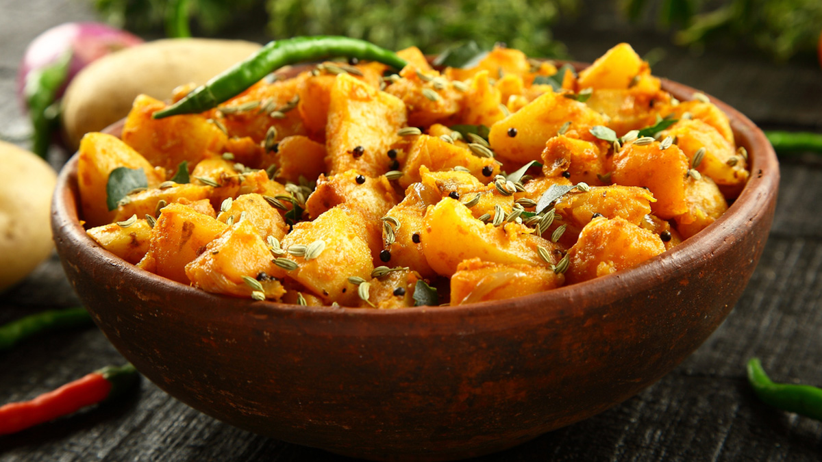 Why Does Aloo Sabzi Become Dry When Reheated? I Tested 5 Ways To Bring It Back