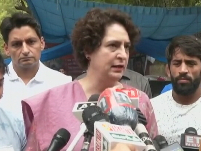 "ये लड़कियां देश का गौरव, जल्द न्याय मिले" - महिला पहलवानों से बातचीत के बाद प्रियंका गांधी