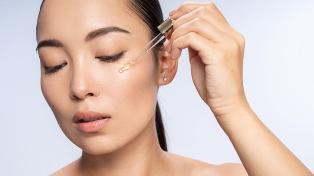 Rose water has anti-inflammatory properties that help calm the skin and reduce redness
