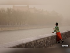 Iraqis Cover Soil With Clay To Curb Sandstorms