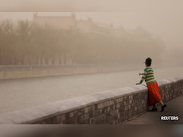 Iraqis Cover Soil With Clay To Curb Sandstorms
