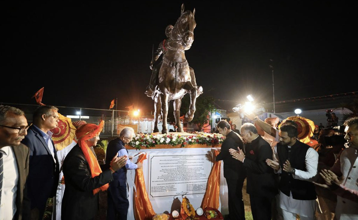Devendra Fadnavis Unveils Chhatrapati Shivaji Maharaj Statue In Mauritius