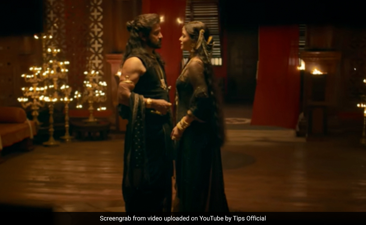 Vikram On <i>PS 2</i> Romance With Aishwarya's Nandini: "She Loves Me So Much She Could Kill Me"