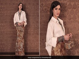 Shanaya Kapoor's White Shirt Styled With A Gold Sequin Skirt Is The Fusion Ensemble Of Our Dreams Shanaya Kapoor's White Shirt Styled With A Gold Sequin Skirt Is The Fusion Ensemble Of Our Dreams