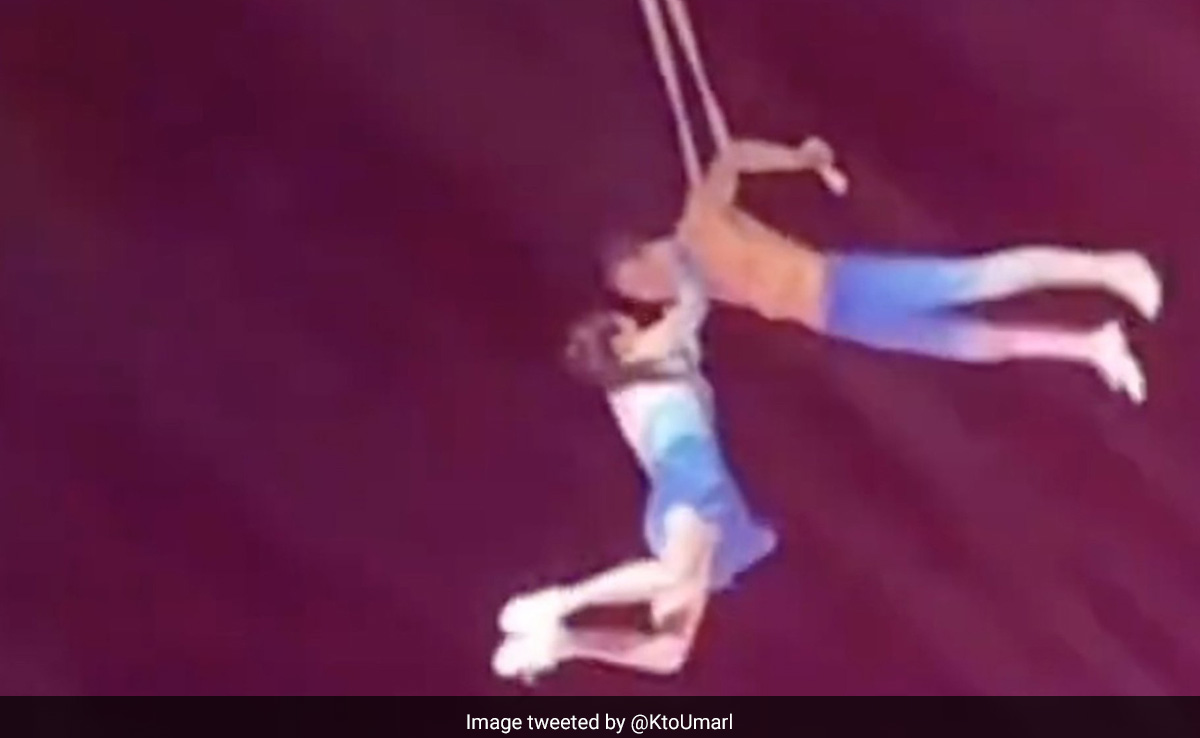 Chinese Acrobat Falls To Death During A Live Performance With Husband