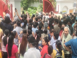 दिल्ली : बम की धमकीभरी कॉल के बाद स्कूल को खाली करवाया गया दिल्ली : बम की धमकीभरी कॉल के बाद स्कूल को खाली करवाया गया