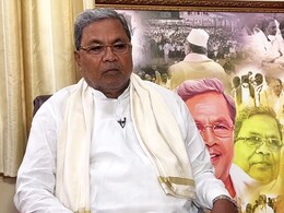 कर्नाटक के सीएम सिद्धारमैया की नीतियों के खिलाफ फेसबुक पोस्ट करने पर शिक्षक को नौकरी से निकाला कर्नाटक के सीएम सिद्धारमैया की नीतियों के खिलाफ फेसबुक पोस्ट करने पर शिक्षक को नौकरी से निकाला