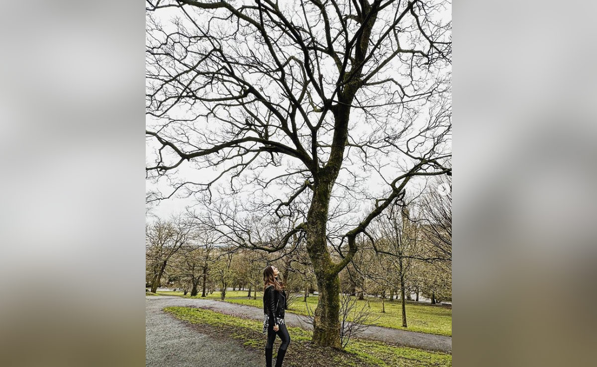 When Sonakshi Sinha Spotted The "<i>Lootera Wala</i> Tree" Without A "Last Leaf"