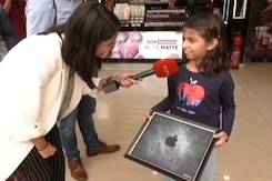 8-Year-Old Apple Fan Gets Painting For Tim Cook At Delhi Store Launch 8-Year-Old Apple Fan Gets Painting For Tim Cook At Delhi Store Launch