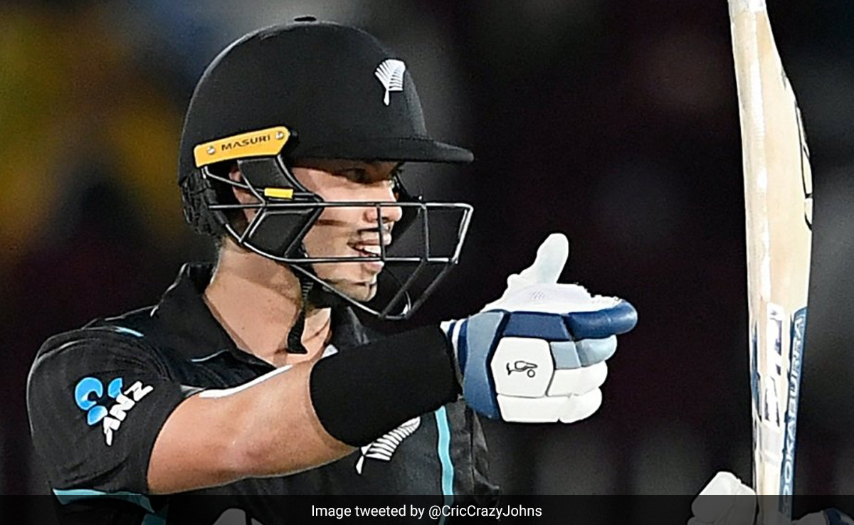 PAK vs NZ: मार्क चैपमैन ने नाबाद शतक से की बाबर की बोलती बंद, पाक कप्तान से 6 गुना से भी ज्यादा औसत निकाला