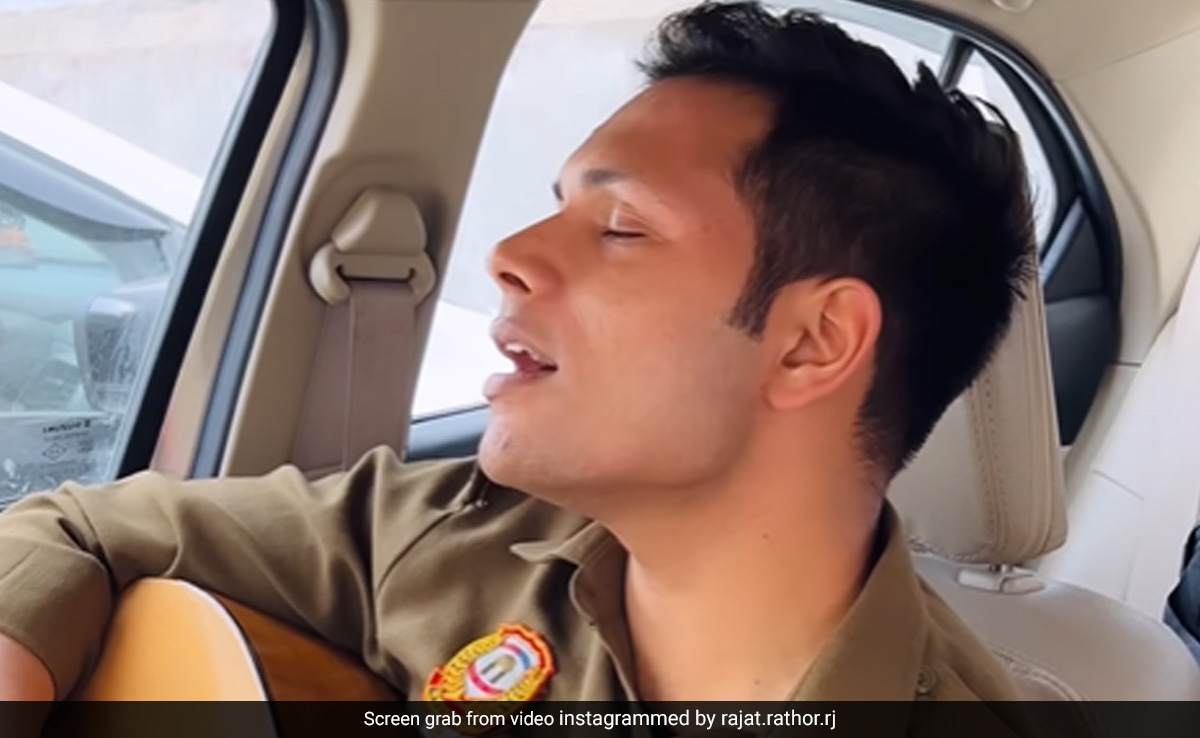 Watch: Delhi Cop Becomes A Singing Sensation, Wins Hearts Online