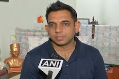 Hindutva Icon VD Savarkar's Family Member Sues Rahul Gandhi Hindutva Icon VD Savarkar's Family Member Sues Rahul Gandhi