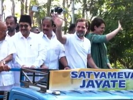 संसद की सदस्यता खोने के बाद पहली बार वायनाड पहुंचे राहुल गांधी, बहन के साथ किया रोड शो संसद की सदस्यता खोने के बाद पहली बार वायनाड पहुंचे राहुल गांधी, बहन के साथ किया रोड शो
