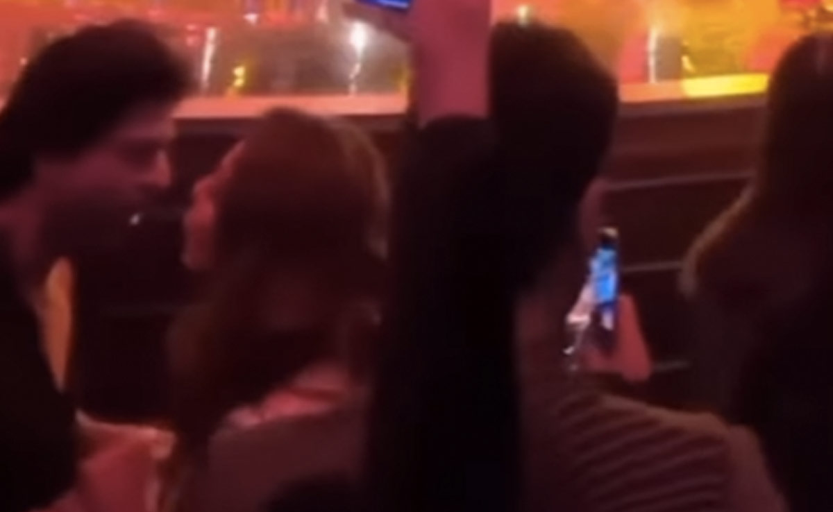 VIDEO: शाहरुख खान और गौरी खान में बीच इवेंट हुआ झगड़ा! वायरल हुआ बहस का वीडियो