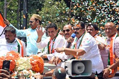 Karnataka Vidhan Sabha Chunav: कांग्रेस ने कहा- "हमारे पास सीएम पद के 15 उम्मीदवार" Karnataka Vidhan Sabha Chunav: कांग्रेस ने कहा- "हमारे पास सीएम पद के 15 उम्मीदवार"