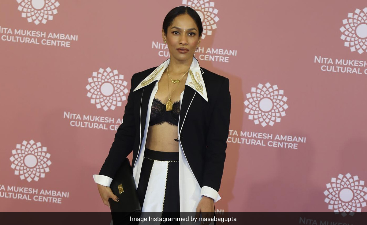 Masaba Gupta's Blazer And Bralette With Her <i>Lehenga</i> Is What Formal Ethnic Fusion Looks Like