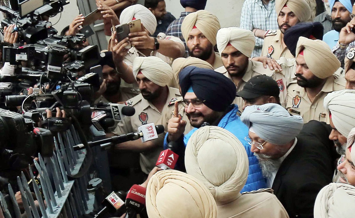 Navjot Sidhu Out Of Jail, Has A "Rahul Gandhi Revolution" Message For BJP