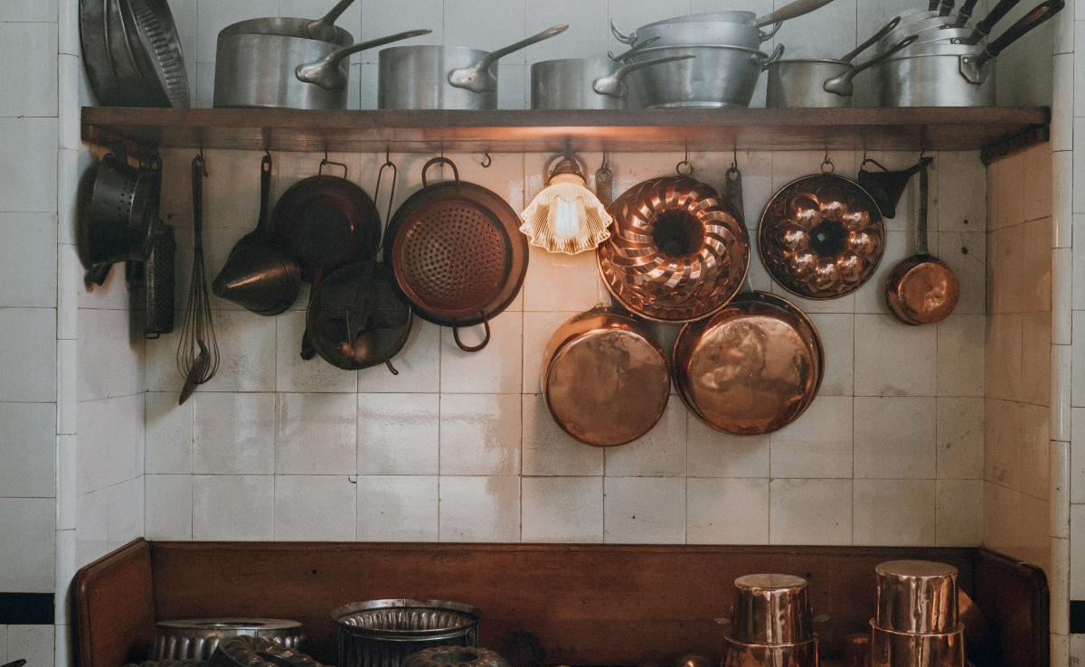 घर की सुख शांति हो गई है भंग, रोज हो रही है परिवार में कलह तो किचन में रखी ये चीजें हो सकती हैं वजह, आज ही दीजिए हटा !