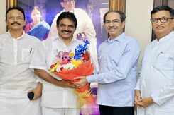 केसी वेणुगोपाल ने उद्धव ठाकरे से की मुलाकात,कहा- लोकतंत्र की लड़ाई में हम आपके साथ हैं केसी वेणुगोपाल ने उद्धव ठाकरे से की मुलाकात,कहा- लोकतंत्र की लड़ाई में हम आपके साथ हैं