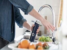 पानी की बॉटल अगर हो जाए गंदी तो ऐसे करें उसकी सफाई, तरीका है बेहद आसान पानी की बॉटल अगर हो जाए गंदी तो ऐसे करें उसकी सफाई, तरीका है बेहद आसान