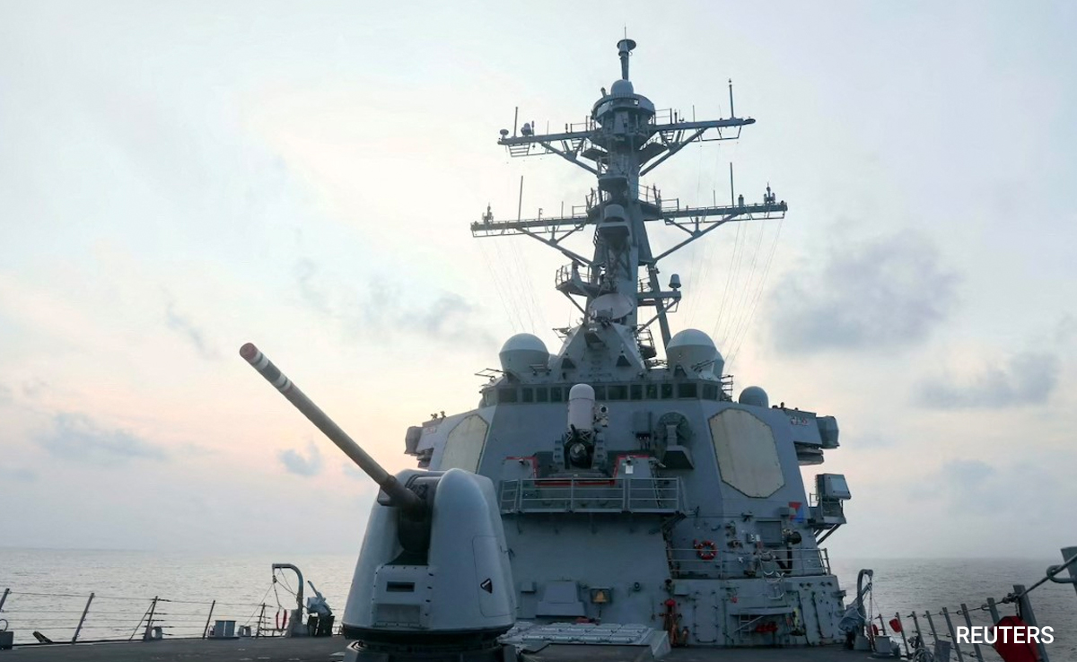 US Warship Sails Through Taiwan Strait Following China War Games