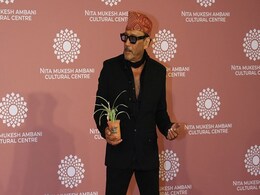 Sorry Everyone, But Jackie Shroff Clearly Won This Red Carpet And Twitter's Busy Planting Memes (All Positive) Sorry Everyone, But Jackie Shroff Clearly Won This Red Carpet And Twitter's Busy Planting Memes (All Positive)