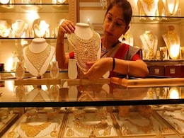 Akshaya Tritiya 2024: अक्षय तृतीया को खरीदा जाता है सोना, जानिए इस दिन गोल्ड खरीदने का कारण और महत्व Akshaya Tritiya 2024: अक्षय तृतीया को खरीदा जाता है सोना, जानिए इस दिन गोल्ड खरीदने का कारण और महत्व