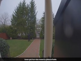 Marathon Runner Poops In Stranger's Yard, Internet Says "Stinky Runner!" Marathon Runner Poops In Stranger's Yard, Internet Says "Stinky Runner!"