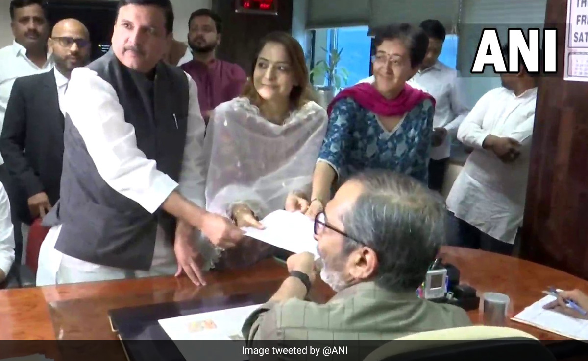 Delhi Mayoral Poll: AAP's Shelly Oberoi, BJP's Shikha Rai File Nominations