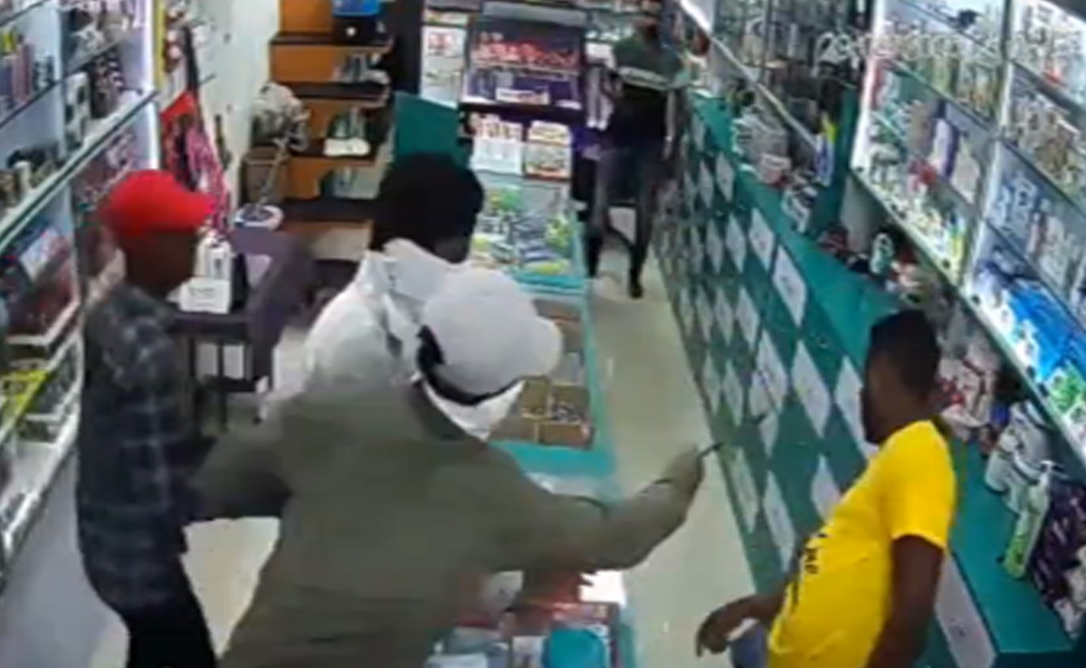 Caught On CCTV: 6 Men Part Of Fresh Strike By Maharashtra's 'Machete Gang'