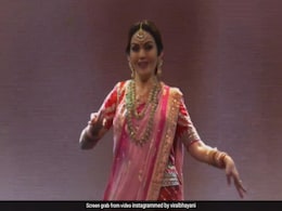 नीता अंबानी के NMACC इवेंट में 'रघुपति राघव राजा राम' पर परफॉर्मेंस का वीडियो आया सामने, लोग बोले- 'कोई अहंकार न एटिट्यूड'  नीता अंबानी के NMACC इवेंट में 'रघुपति राघव राजा राम' पर परफॉर्मेंस का वीडियो आया सामने, लोग बोले- 'कोई अहंकार न एटिट्यूड'