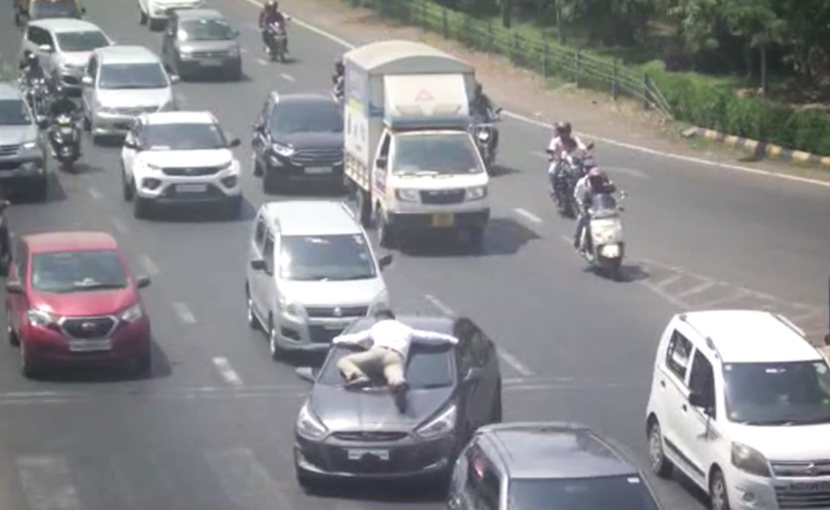 Watch: High On Drugs, Man Drags Traffic Cop On Car's Windshield For 10 km In Maharashtra